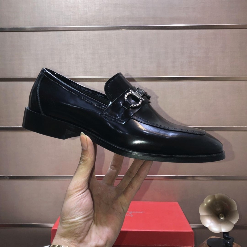 G*u*i leather shoes